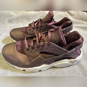 Nike Woman’s Sneaker in Deep Plum and White